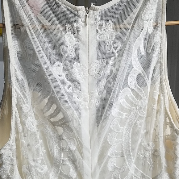 Beautiful white lace dress. - Picture 4 of 8